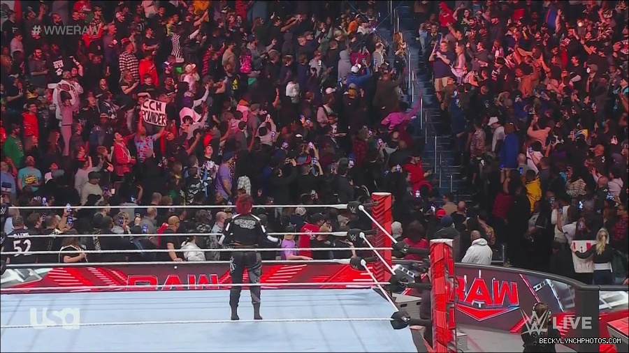 WWE_Monday_Night_Raw_2022_12_05_720p_HDTV_x264-NWCHD_mp4_001728322.jpg