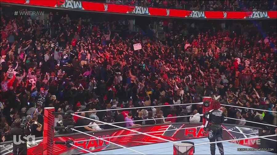 WWE_Monday_Night_Raw_2022_12_05_720p_HDTV_x264-NWCHD_mp4_001730324.jpg