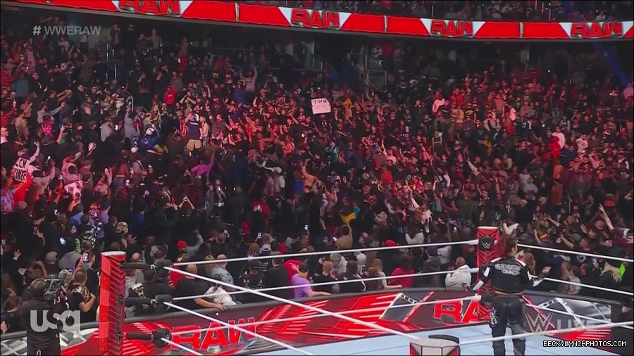 WWE_Monday_Night_Raw_2022_12_05_720p_HDTV_x264-NWCHD_mp4_001730724.jpg