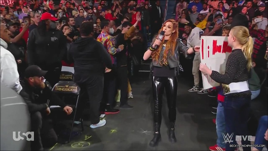 WWE_Monday_Night_Raw_2022_12_05_720p_HDTV_x264-NWCHD_mp4_001758352.jpg