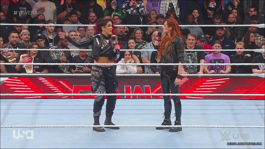 WWE_Monday_Night_Raw_2022_12_05_720p_HDTV_x264-NWCHD_mp4_001818412.jpg