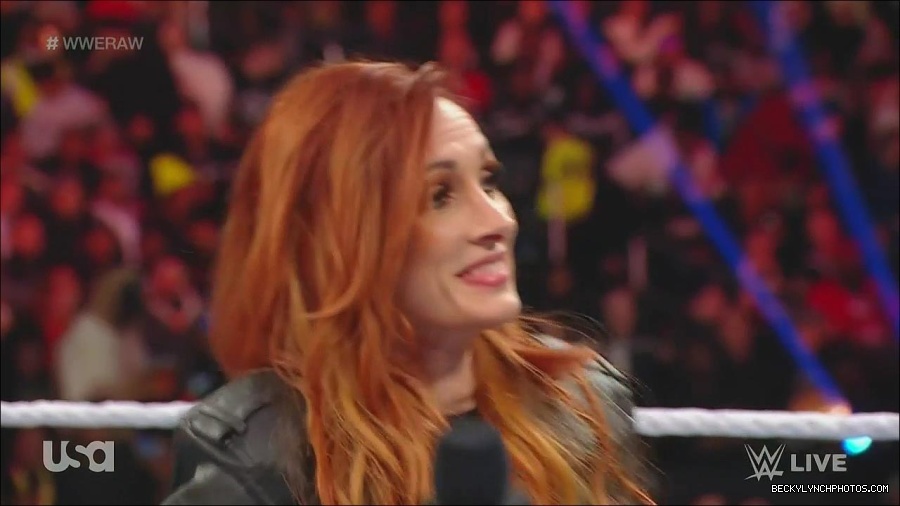 WWE_Monday_Night_Raw_2022_12_05_720p_HDTV_x264-NWCHD_mp4_001861655.jpg