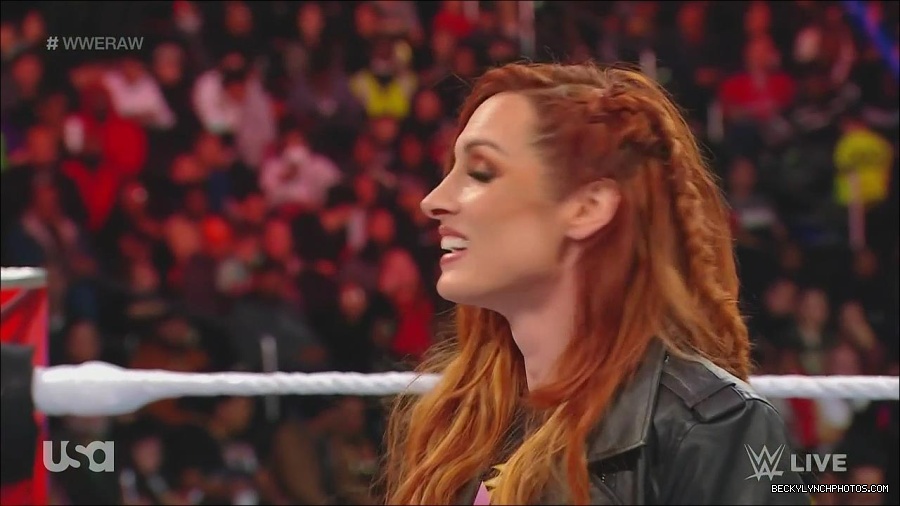 WWE_Monday_Night_Raw_2022_12_05_720p_HDTV_x264-NWCHD_mp4_001868462.jpg