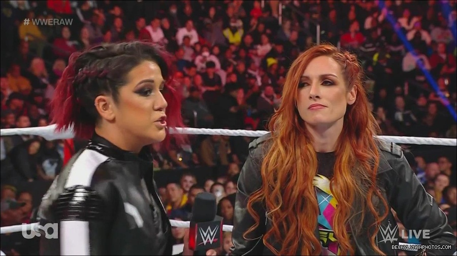 WWE_Monday_Night_Raw_2022_12_05_720p_HDTV_x264-NWCHD_mp4_001916109.jpg