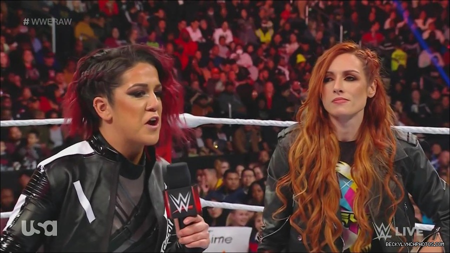 WWE_Monday_Night_Raw_2022_12_05_720p_HDTV_x264-NWCHD_mp4_001916910.jpg