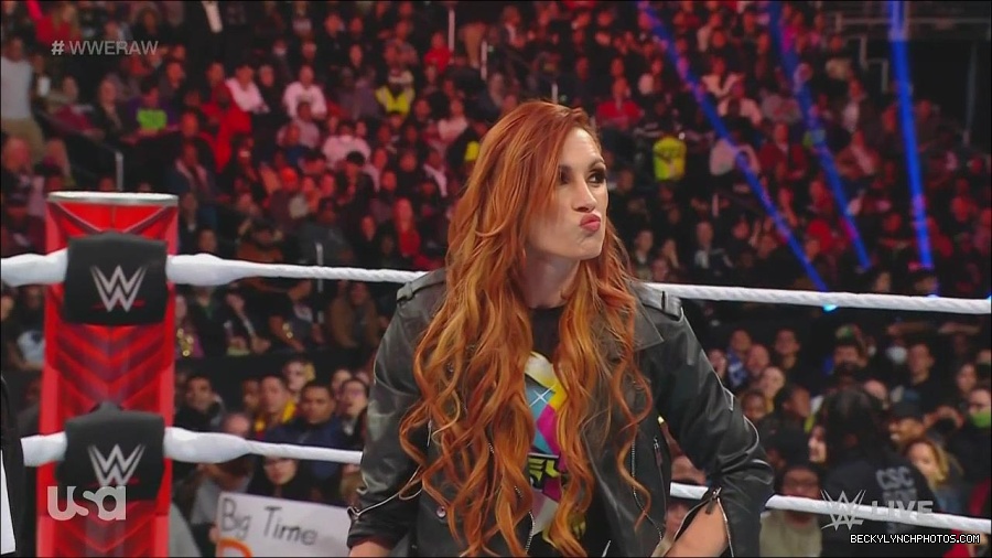 WWE_Monday_Night_Raw_2022_12_05_720p_HDTV_x264-NWCHD_mp4_001923717.jpg