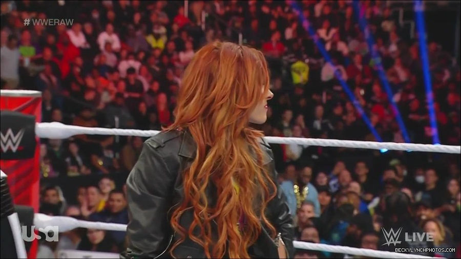 WWE_Monday_Night_Raw_2022_12_05_720p_HDTV_x264-NWCHD_mp4_001925319.jpg