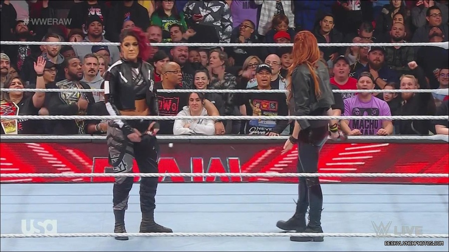 WWE_Monday_Night_Raw_2022_12_05_720p_HDTV_x264-NWCHD_mp4_001932526.jpg