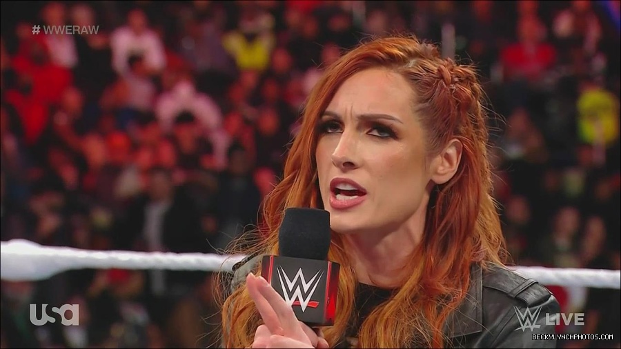 WWE_Monday_Night_Raw_2022_12_05_720p_HDTV_x264-NWCHD_mp4_001951345.jpg