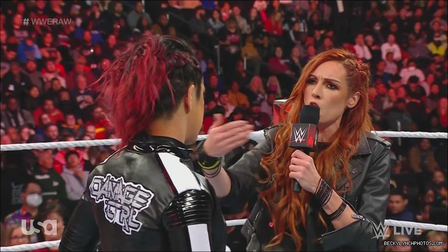 WWE_Monday_Night_Raw_2022_12_05_720p_HDTV_x264-NWCHD_mp4_001966159.jpg