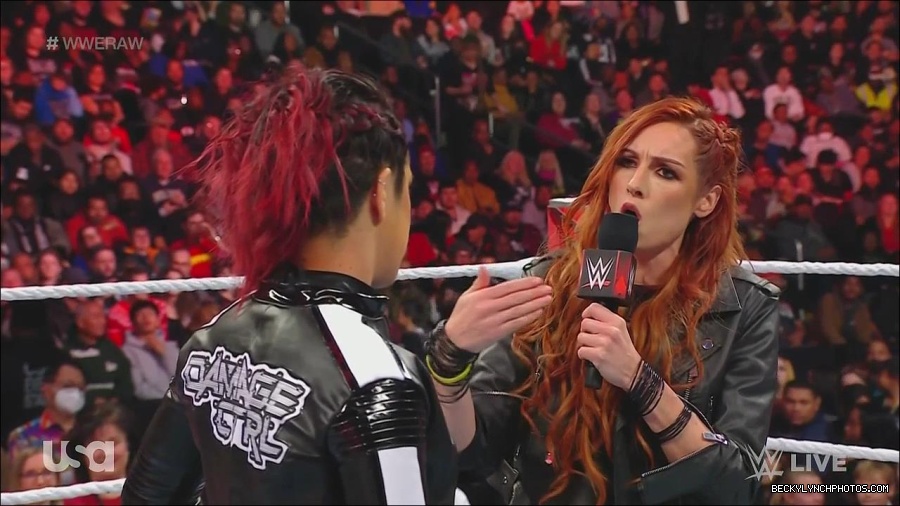 WWE_Monday_Night_Raw_2022_12_05_720p_HDTV_x264-NWCHD_mp4_001966560.jpg