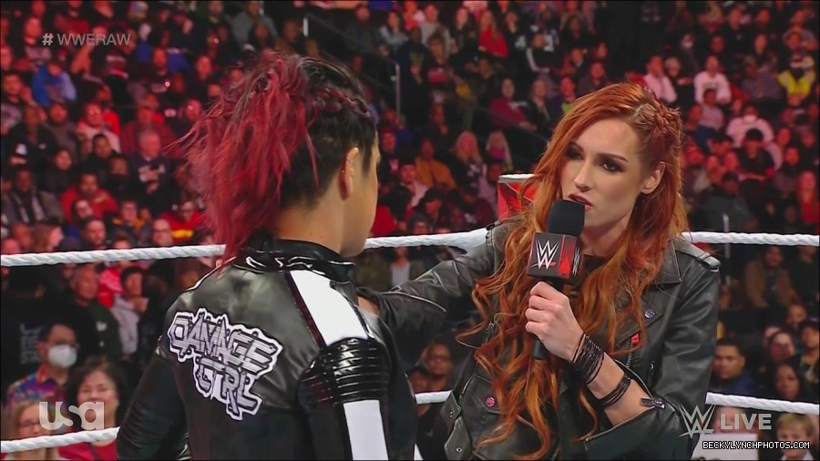 WWE_Monday_Night_Raw_2022_12_05_720p_HDTV_x264-NWCHD_mp4_001969363.jpg