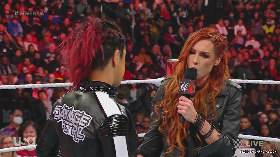 WWE_Monday_Night_Raw_2022_12_05_720p_HDTV_x264-NWCHD_mp4_001970564.jpg