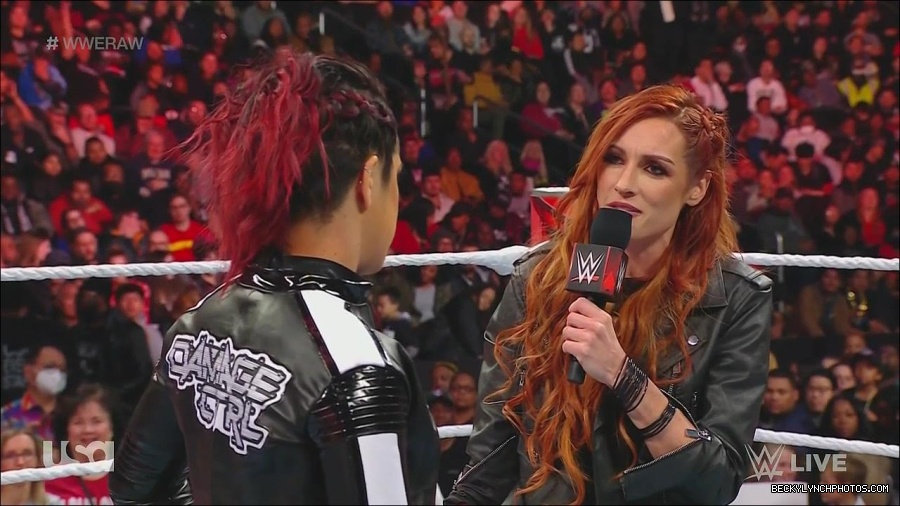 WWE_Monday_Night_Raw_2022_12_05_720p_HDTV_x264-NWCHD_mp4_001971765.jpg