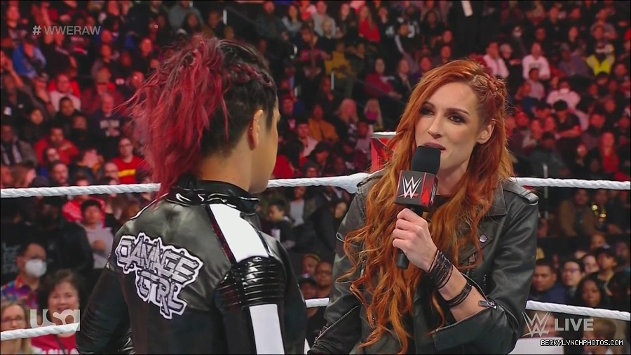 WWE_Monday_Night_Raw_2022_12_05_720p_HDTV_x264-NWCHD_mp4_001972165.jpg