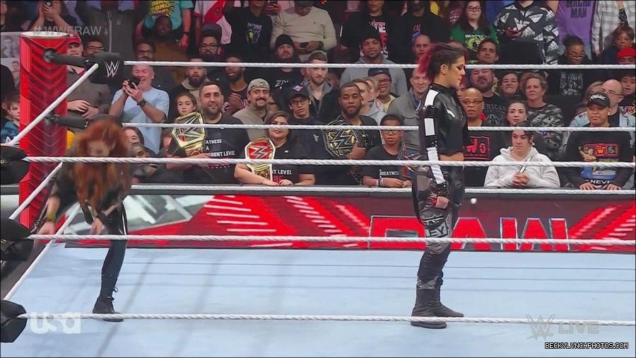 WWE_Monday_Night_Raw_2022_12_05_720p_HDTV_x264-NWCHD_mp4_001978972.jpg