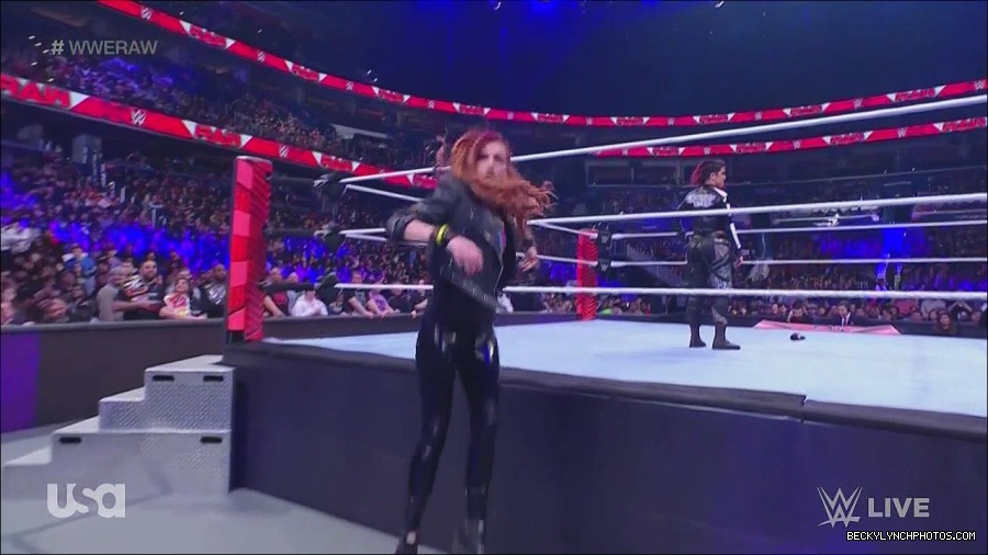WWE_Monday_Night_Raw_2022_12_05_720p_HDTV_x264-NWCHD_mp4_001981775.jpg