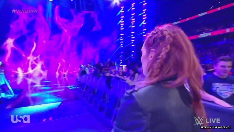 WWE_Monday_Night_Raw_2022_12_05_720p_HDTV_x264-NWCHD_mp4_001984978.jpg