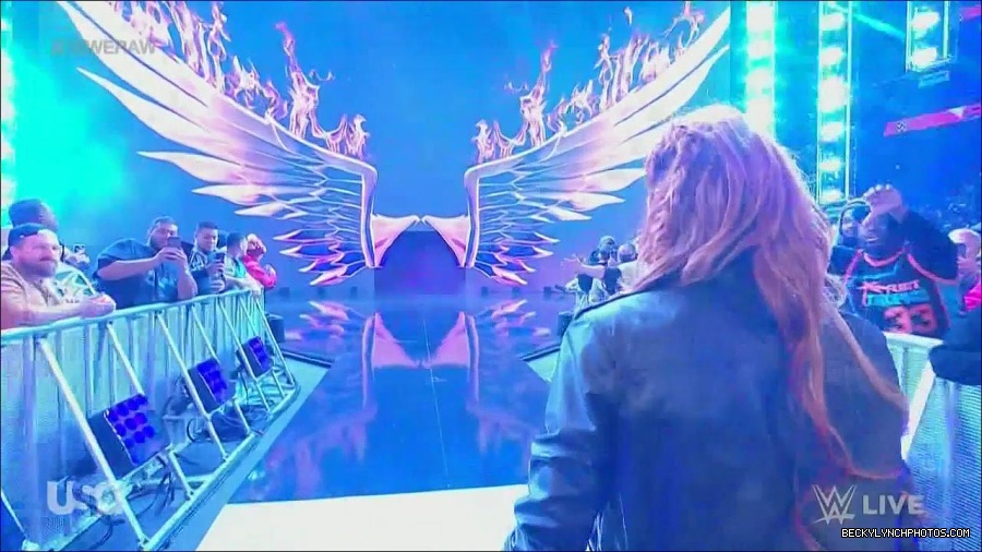 WWE_Monday_Night_Raw_2022_12_05_720p_HDTV_x264-NWCHD_mp4_001987781.jpg