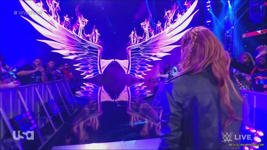 WWE_Monday_Night_Raw_2022_12_05_720p_HDTV_x264-NWCHD_mp4_001988181.jpg