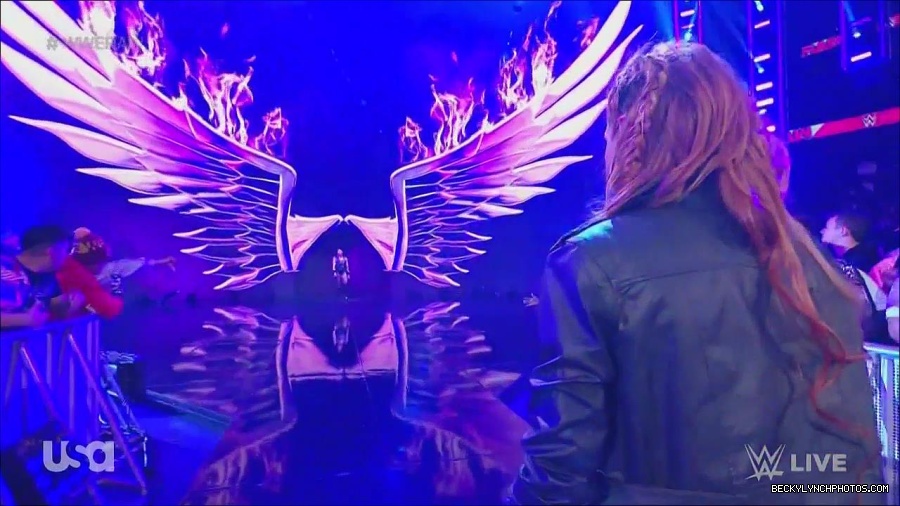 WWE_Monday_Night_Raw_2022_12_05_720p_HDTV_x264-NWCHD_mp4_001991385.jpg