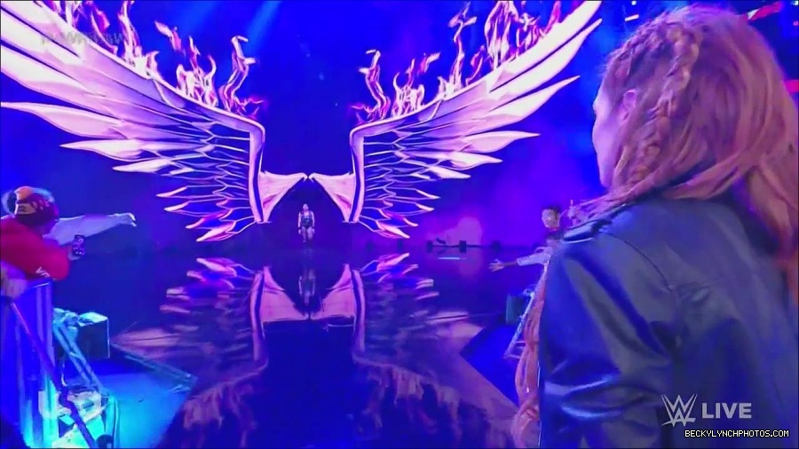 WWE_Monday_Night_Raw_2022_12_05_720p_HDTV_x264-NWCHD_mp4_001992586.jpg