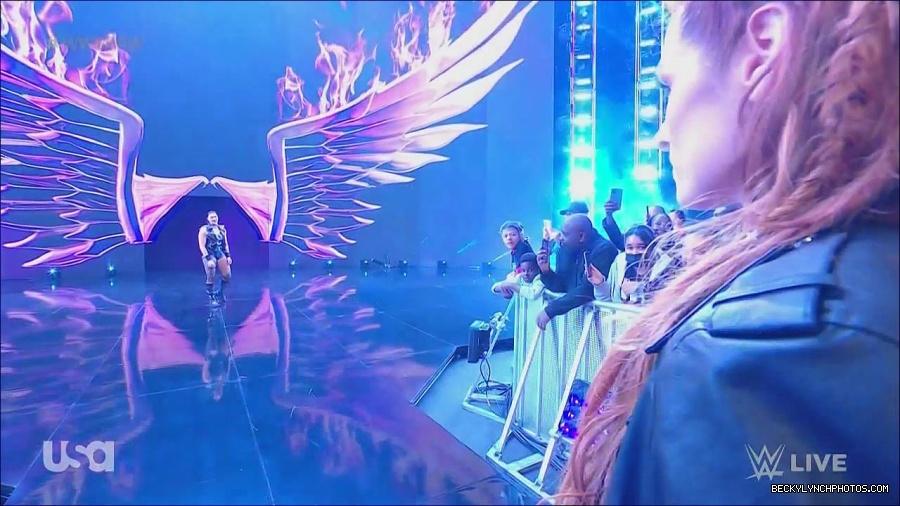 WWE_Monday_Night_Raw_2022_12_05_720p_HDTV_x264-NWCHD_mp4_002011405.jpg