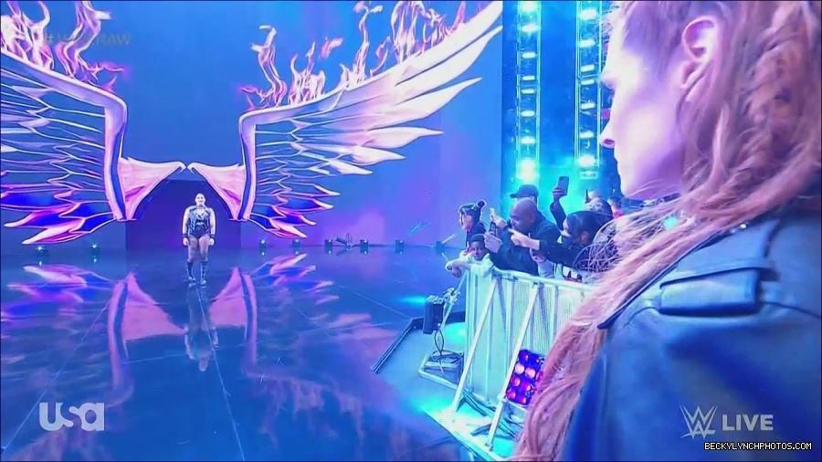 WWE_Monday_Night_Raw_2022_12_05_720p_HDTV_x264-NWCHD_mp4_002012606.jpg