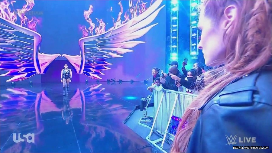 WWE_Monday_Night_Raw_2022_12_05_720p_HDTV_x264-NWCHD_mp4_002013006.jpg