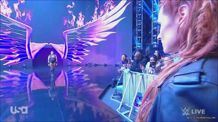 WWE_Monday_Night_Raw_2022_12_05_720p_HDTV_x264-NWCHD_mp4_002013407.jpg