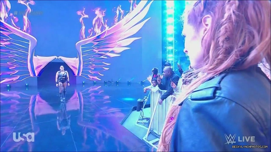 WWE_Monday_Night_Raw_2022_12_05_720p_HDTV_x264-NWCHD_mp4_002015809.jpg