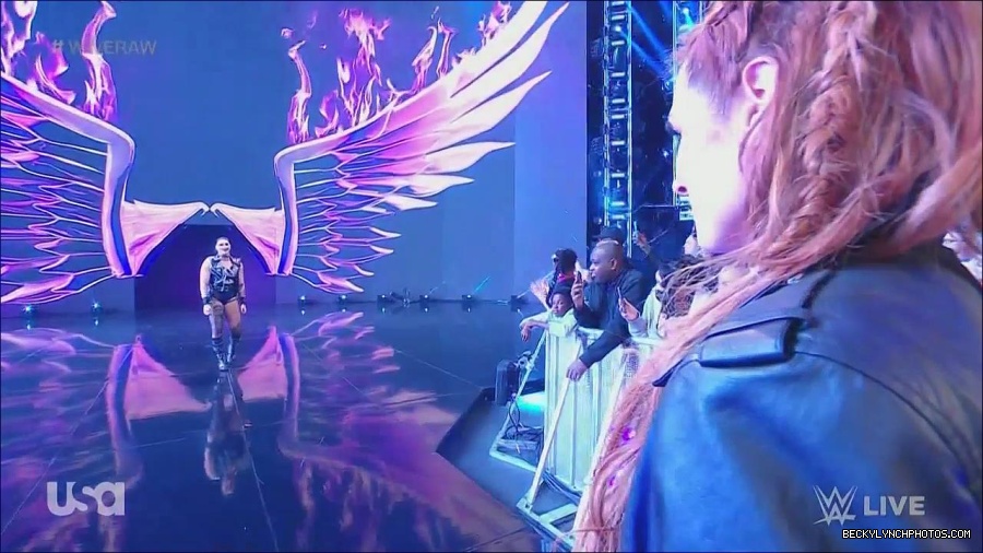 WWE_Monday_Night_Raw_2022_12_05_720p_HDTV_x264-NWCHD_mp4_002016209.jpg