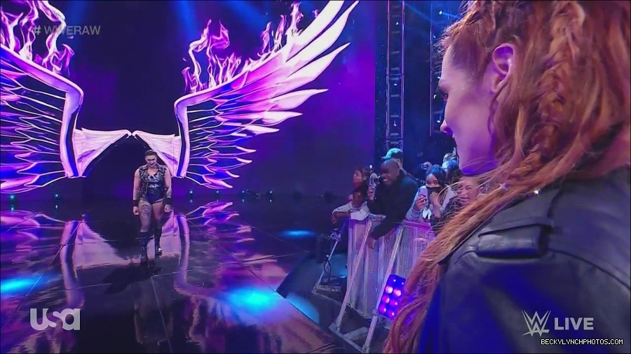 WWE_Monday_Night_Raw_2022_12_05_720p_HDTV_x264-NWCHD_mp4_002020614.jpg