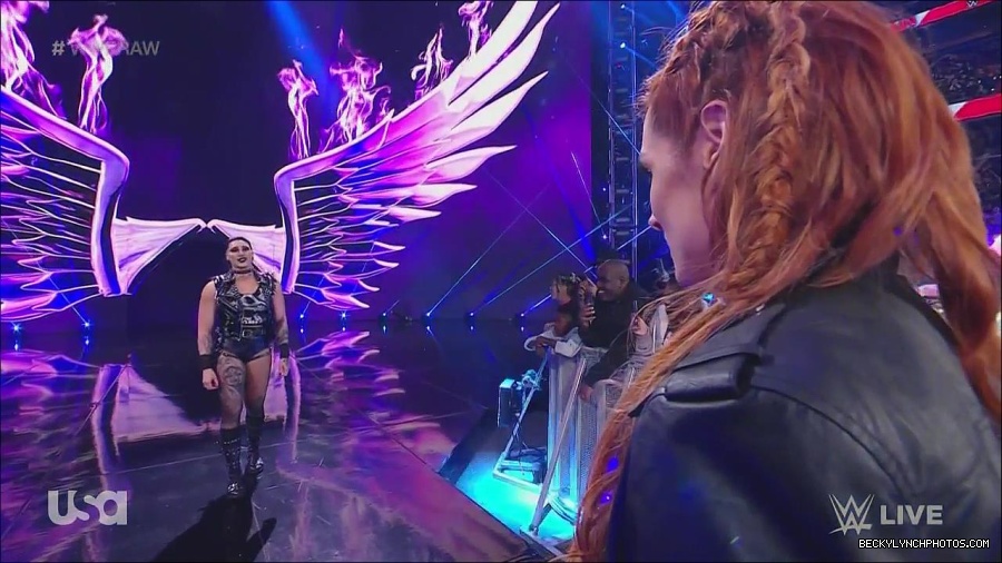 WWE_Monday_Night_Raw_2022_12_05_720p_HDTV_x264-NWCHD_mp4_002025419.jpg