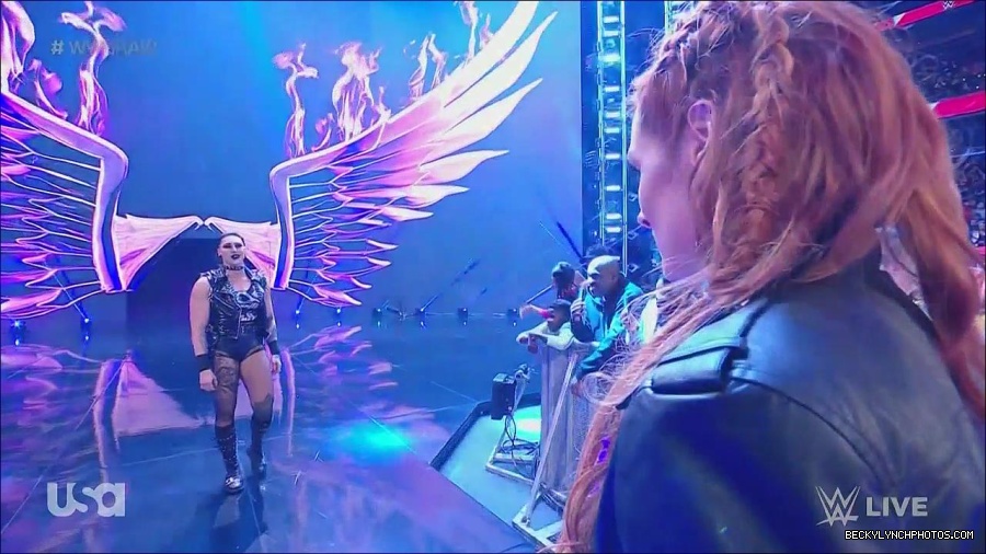 WWE_Monday_Night_Raw_2022_12_05_720p_HDTV_x264-NWCHD_mp4_002025819.jpg