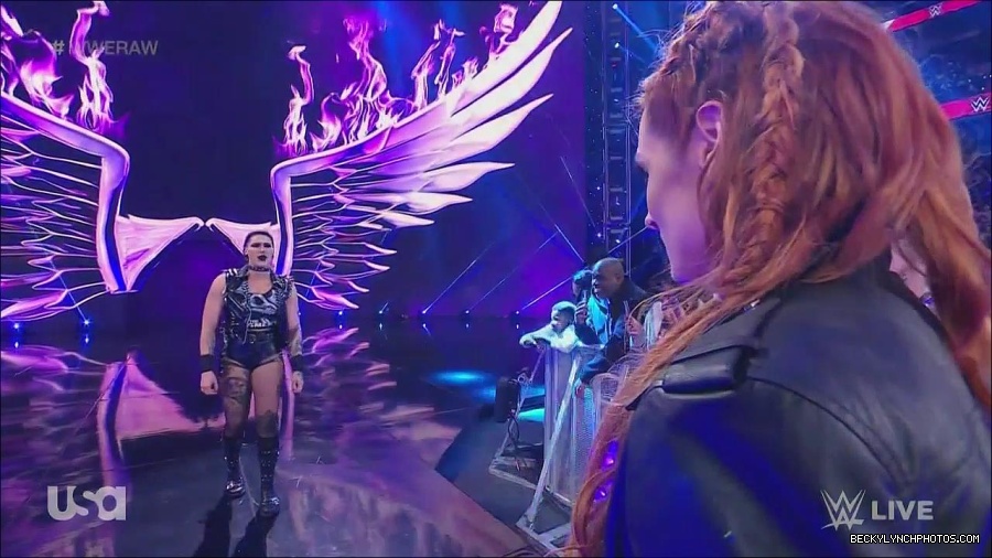 WWE_Monday_Night_Raw_2022_12_05_720p_HDTV_x264-NWCHD_mp4_002026620.jpg