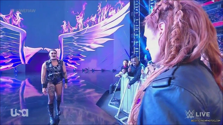 WWE_Monday_Night_Raw_2022_12_05_720p_HDTV_x264-NWCHD_mp4_002027821.jpg