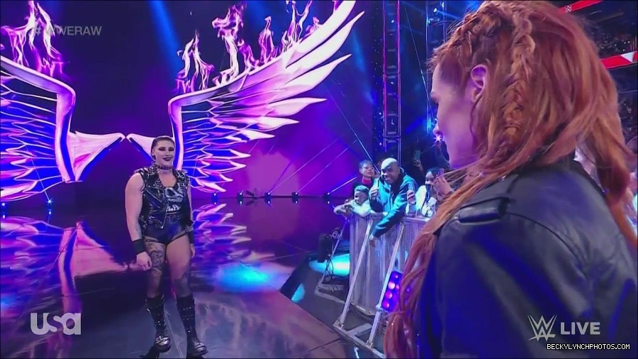 WWE_Monday_Night_Raw_2022_12_05_720p_HDTV_x264-NWCHD_mp4_002028622.jpg