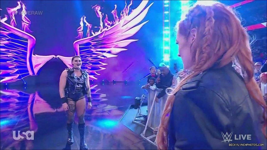 WWE_Monday_Night_Raw_2022_12_05_720p_HDTV_x264-NWCHD_mp4_002029022.jpg
