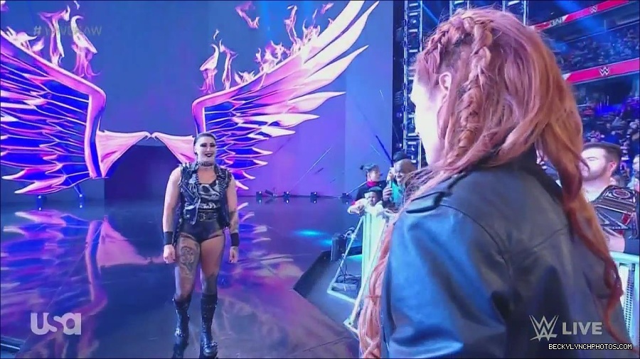 WWE_Monday_Night_Raw_2022_12_05_720p_HDTV_x264-NWCHD_mp4_002029423.jpg