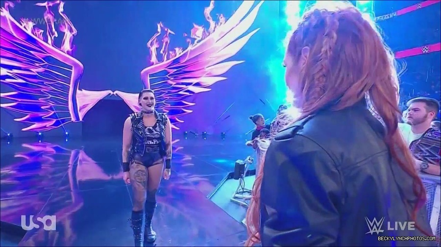 WWE_Monday_Night_Raw_2022_12_05_720p_HDTV_x264-NWCHD_mp4_002029823.jpg