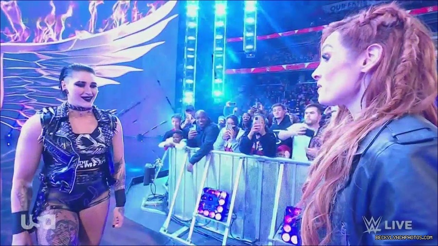 WWE_Monday_Night_Raw_2022_12_05_720p_HDTV_x264-NWCHD_mp4_002032225.jpg