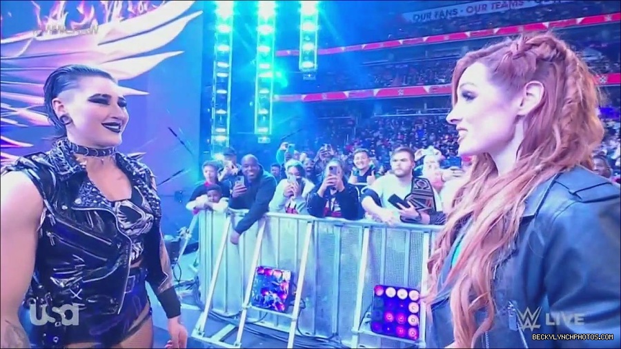 WWE_Monday_Night_Raw_2022_12_05_720p_HDTV_x264-NWCHD_mp4_002033026.jpg
