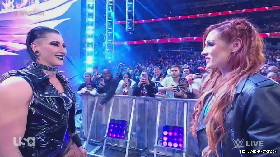 WWE_Monday_Night_Raw_2022_12_05_720p_HDTV_x264-NWCHD_mp4_002033427.jpg