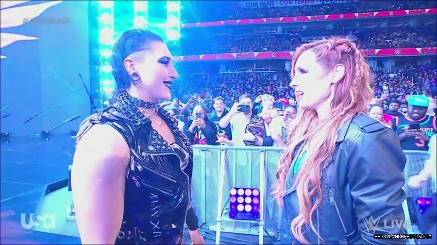 WWE_Monday_Night_Raw_2022_12_05_720p_HDTV_x264-NWCHD_mp4_002035829.jpg