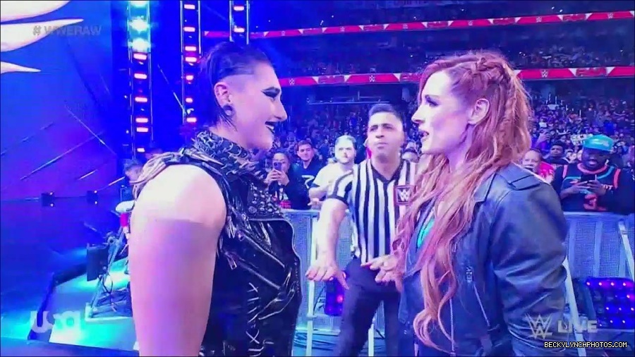 WWE_Monday_Night_Raw_2022_12_05_720p_HDTV_x264-NWCHD_mp4_002037030.jpg