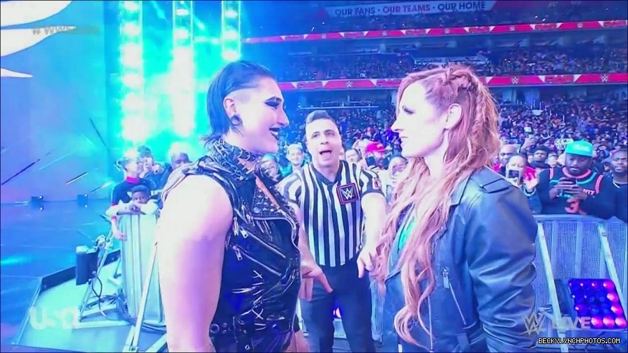 WWE_Monday_Night_Raw_2022_12_05_720p_HDTV_x264-NWCHD_mp4_002038231.jpg