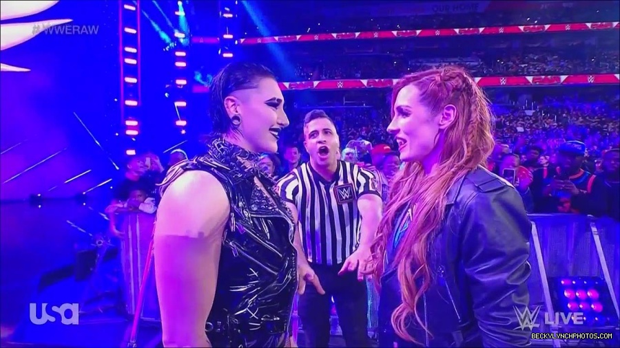 WWE_Monday_Night_Raw_2022_12_05_720p_HDTV_x264-NWCHD_mp4_002038632.jpg