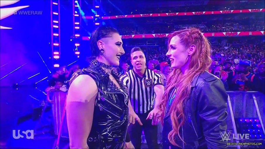 WWE_Monday_Night_Raw_2022_12_05_720p_HDTV_x264-NWCHD_mp4_002039032.jpg