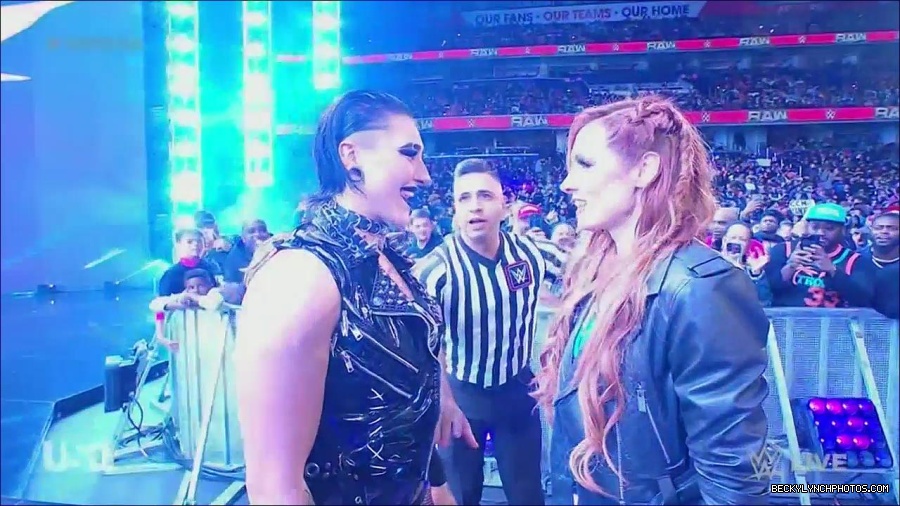 WWE_Monday_Night_Raw_2022_12_05_720p_HDTV_x264-NWCHD_mp4_002039833.jpg